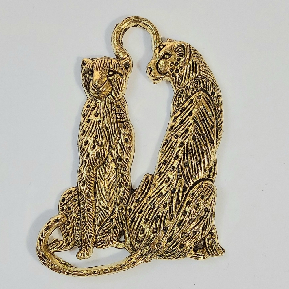 Cheetha Cat Necklace Pendant - Womens Jewelry
